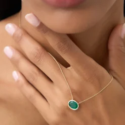 14k 1.55 - 2.20 Ctw Oval Shaped Bezel Setting Emerald Necklace