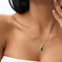 14k 2.00 Ctw Pear Shape Emerald and Diamond Halo Setting Necklace