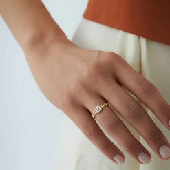 14k Curb Link Illusion Setting Baguette Diamond Ring