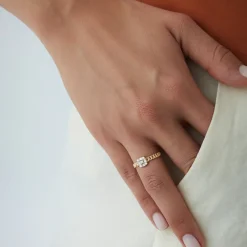 14k Curb Link Illusion Setting Baguette Diamond Ring