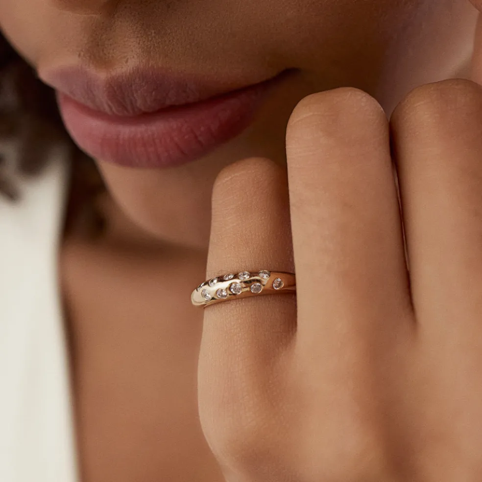 14k Dome Zig Zag Flush Diamond Ring