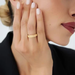14k Fluted Textured Graduating Ring