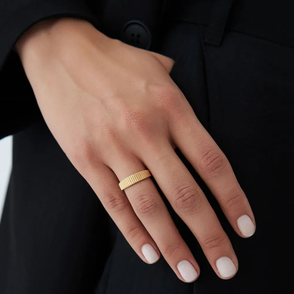 14k Fluted Textured Graduating Ring