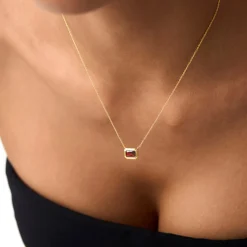 14K Gold 0.95 ctw Emerald Cut Bezel Setting Garnet