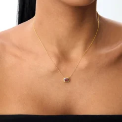 14K Gold 0.95 ctw Emerald Cut Bezel Setting Garnet