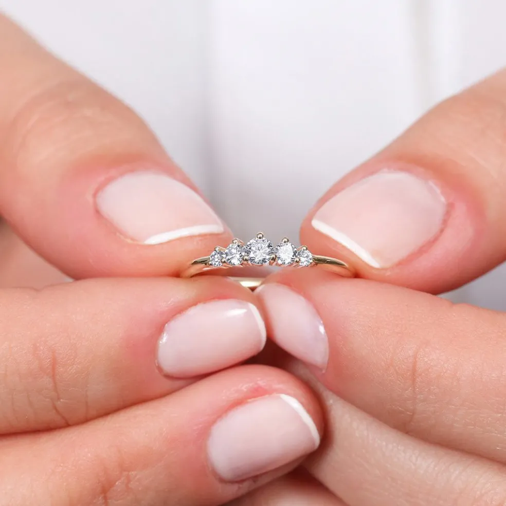 14K Gold 5 Stone Graduating Diamond Wedding Ring