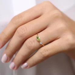 14k Gold Oval Peridot and Diamond Ring