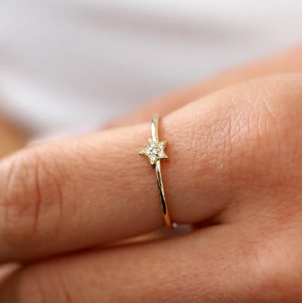 14K Gold Star Shaped Diamond Ring