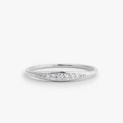 14k Graduating Diamond Wedding Band