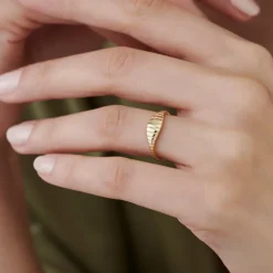 14k Minimalist Wave Signet Ring