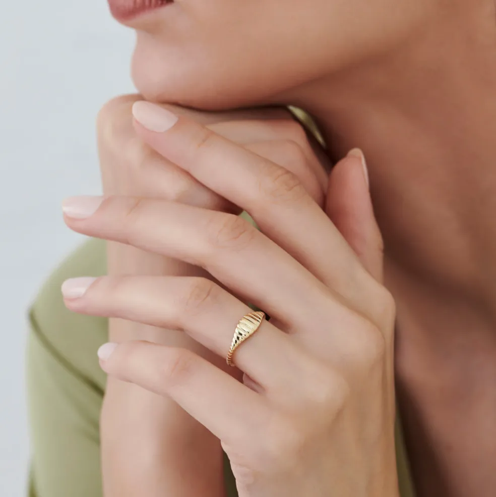 14k Minimalist Wave Signet Ring