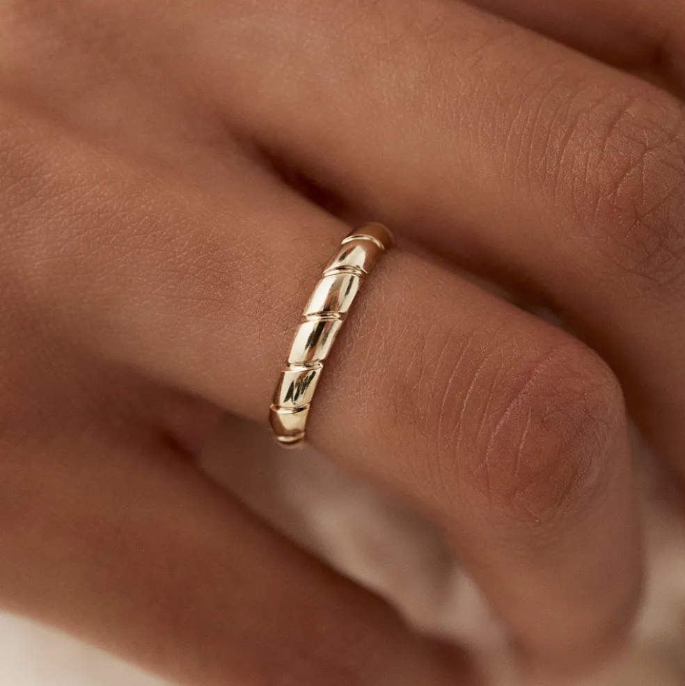 14k 3MM Unique Diagonal Cut Design Gold Ring