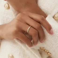 14k 3MM Unique Diagonal Cut Design Gold Ring