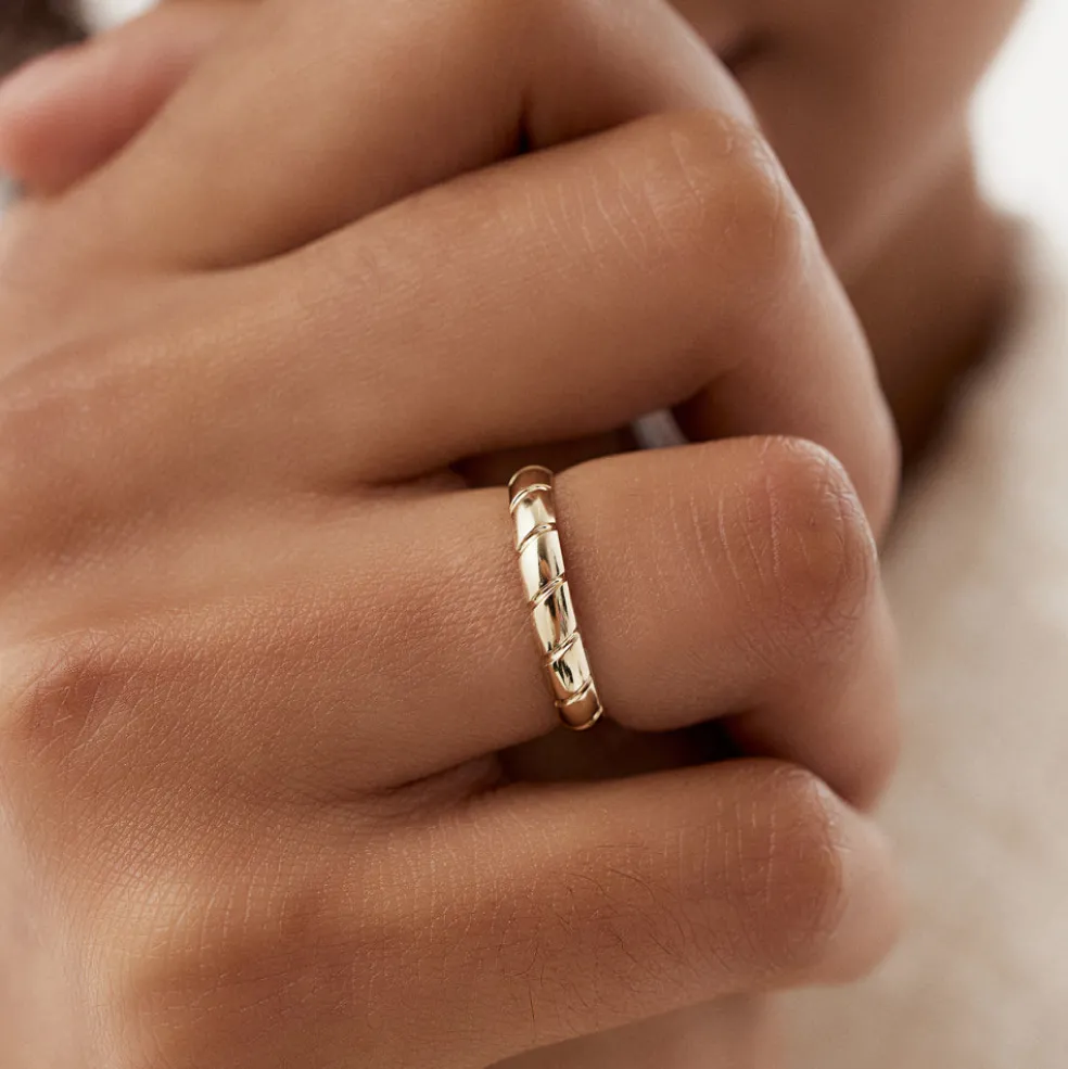 14k 3MM Unique Diagonal Cut Design Gold Ring