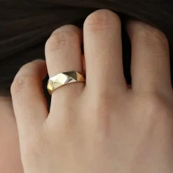14k Pattern Bold Statement Ring