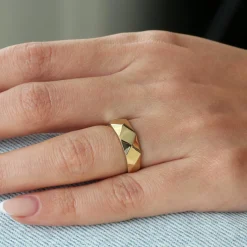 14k Pattern Bold Statement Ring