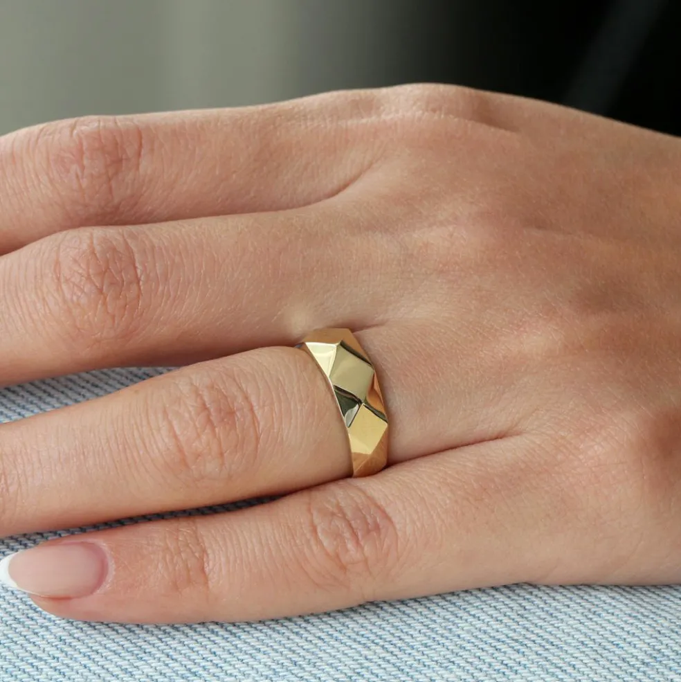 14k Pattern Bold Statement Ring