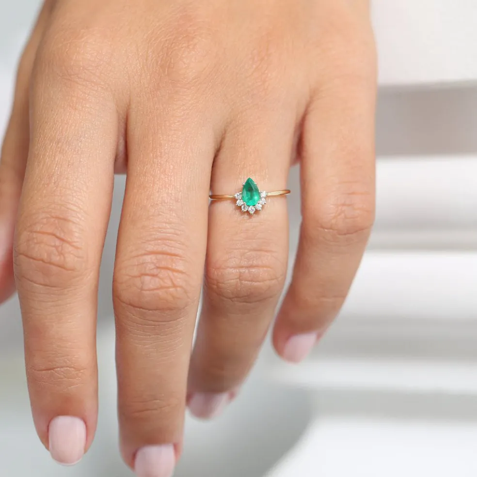 14k Pear Shape Emerald Engagement Ring