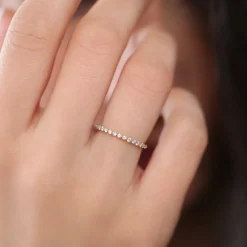 14K Round Diamond Shared Prong Wedding Ring