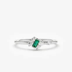 14k Slanted Baguette Emerald Ring