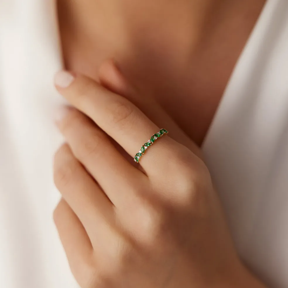 14k Slanted Emerald and Round Diamond Ring