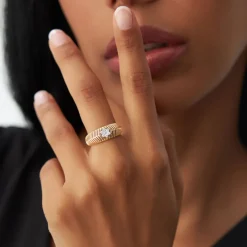 14k Unique Ribbed Illusion Setting Diamond Ring